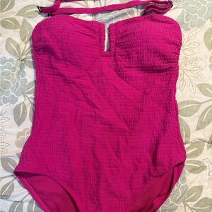 NWOT DKNY Suze M Med Fuchsia Textured One-Piece Swimsuit with Halter Strap